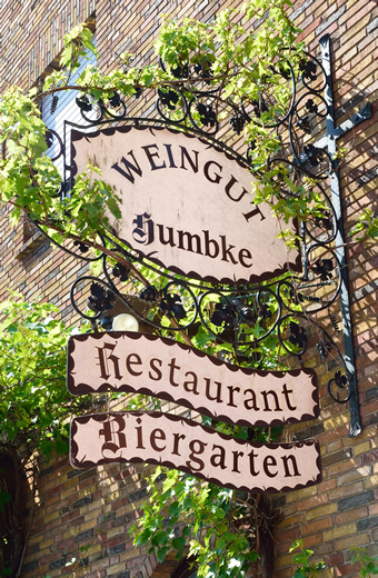 Schild Humbkes Weinstuben Foto